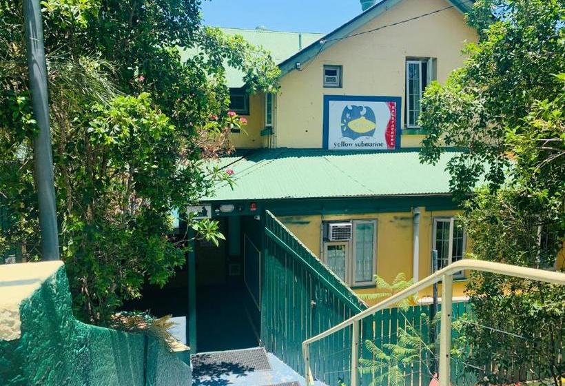 فندق Yellow Submarine Backpackers