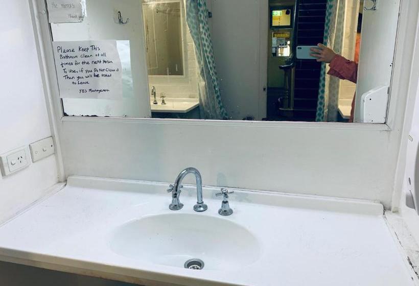 فندق Yellow Submarine Backpackers