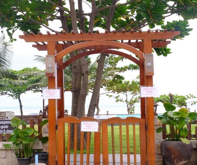 هتل Fah Talay Resort