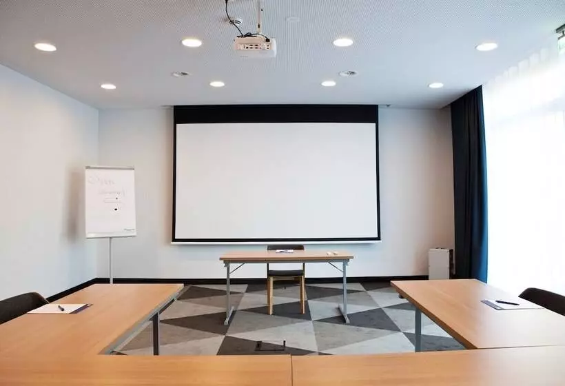 ホテル Holiday Inn Express Frankfurt Airport   Raunheim, An Ihg