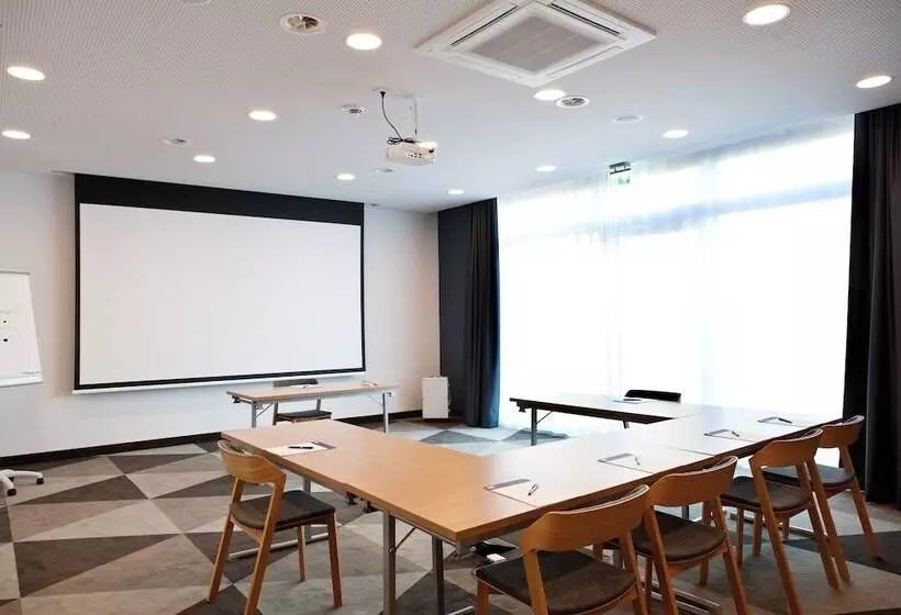 ホテル Holiday Inn Express Frankfurt Airport   Raunheim, An Ihg
