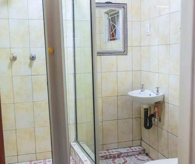 هتل Km Executive Lodge