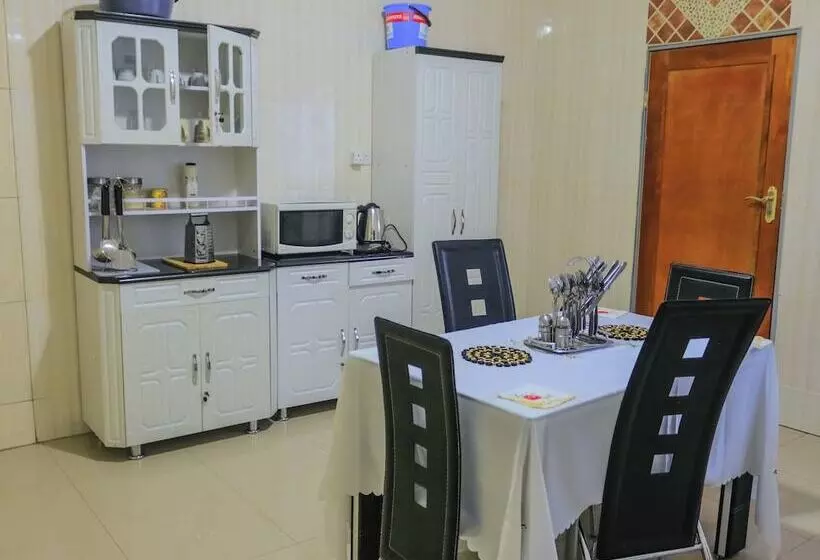 هتل Km Executive Lodge