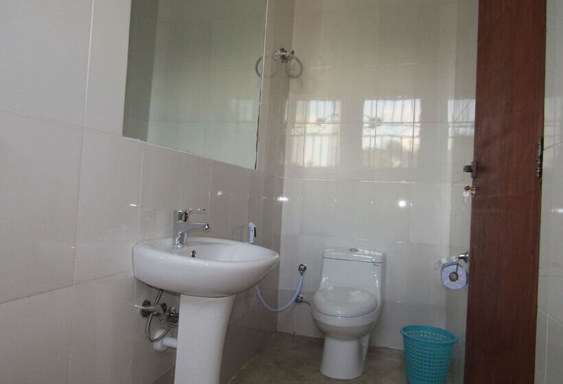 Отель Shika Tours And Hostel