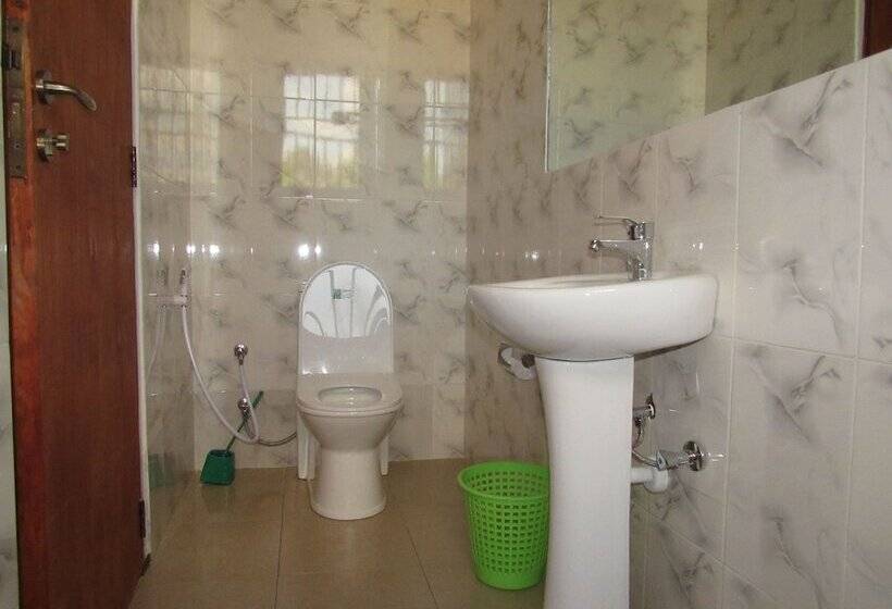 Отель Shika Tours And Hostel