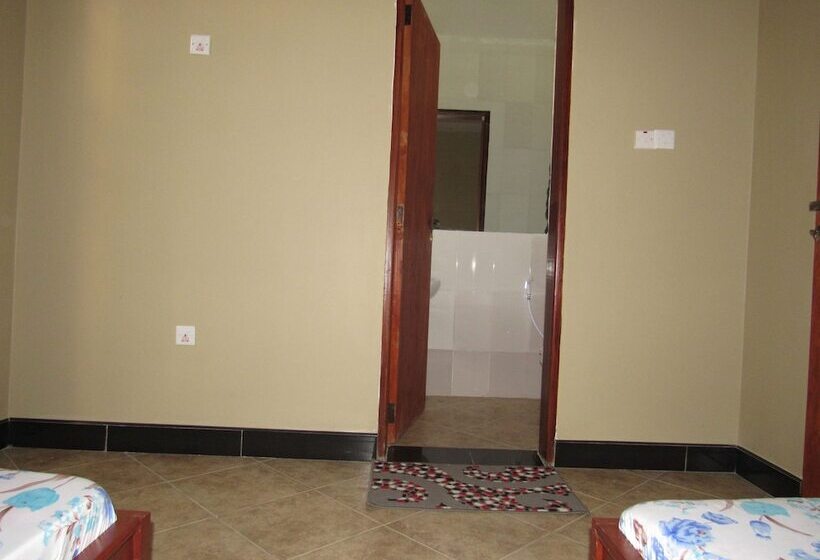 Отель Shika Tours And Hostel