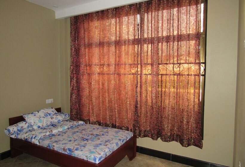 Отель Shika Tours And Hostel