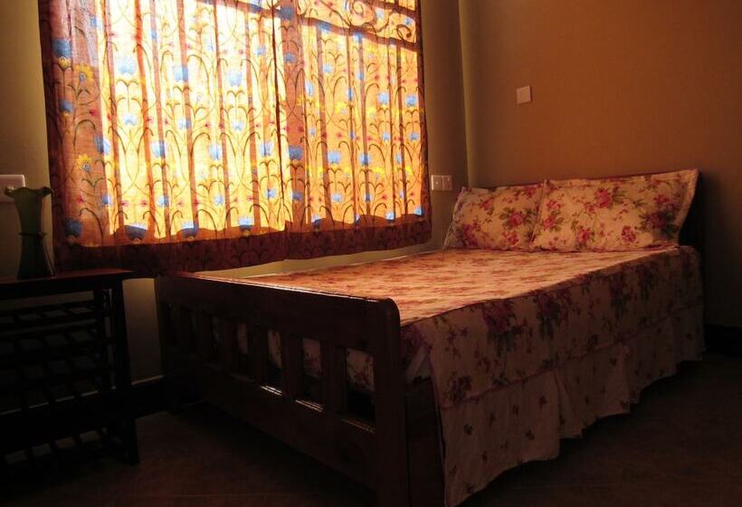 Отель Shika Tours And Hostel