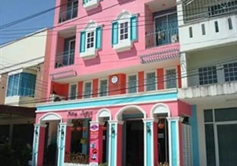 هتل Teeny House