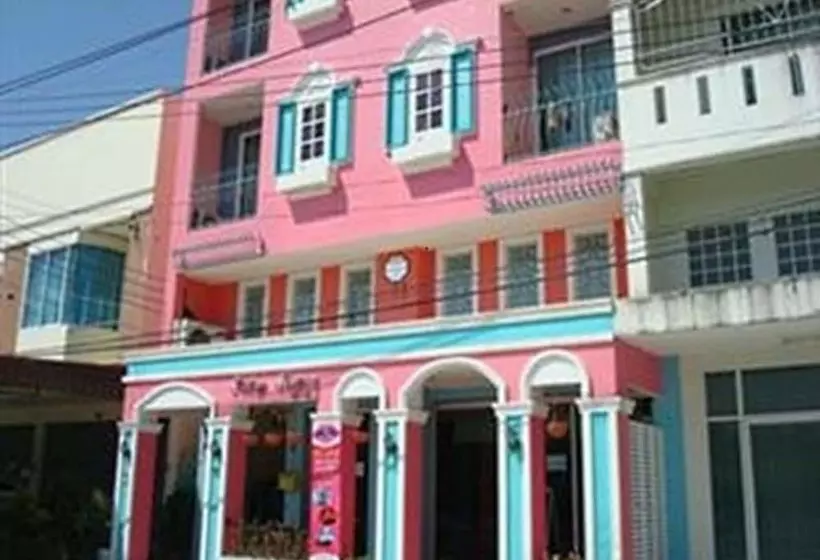 هتل Teeny House