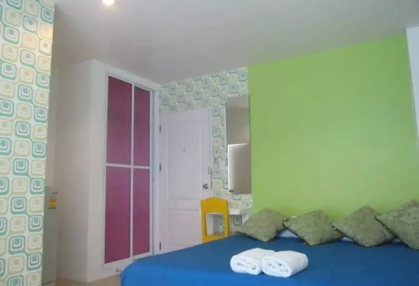 هتل Teeny House