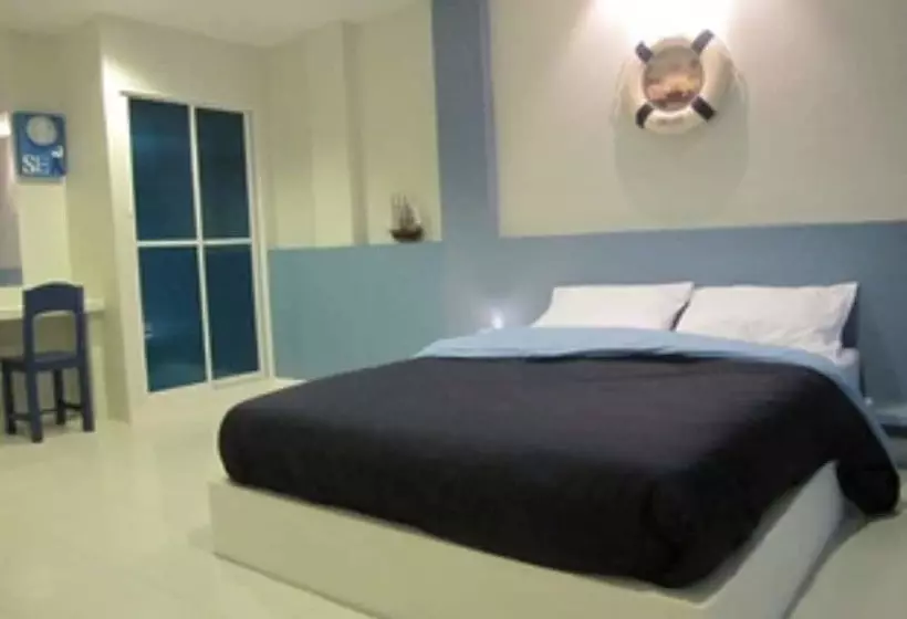 هتل Teeny House
