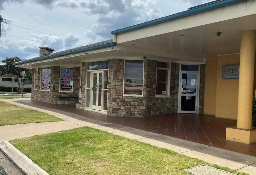 Nightcap At Horse & Jockey Hotel Warwick