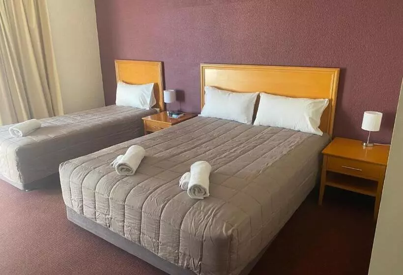 Nightcap At Horse & Jockey Hotel Warwick