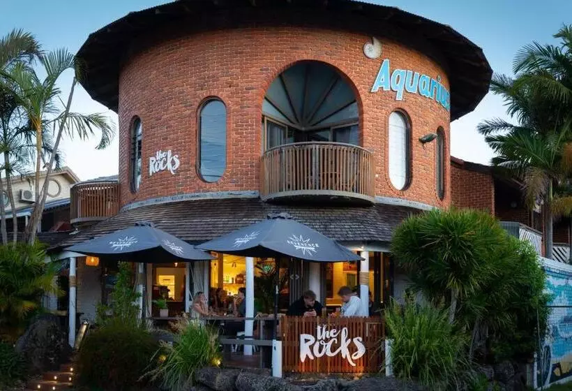 هتل Aquarius Backpackers Resort