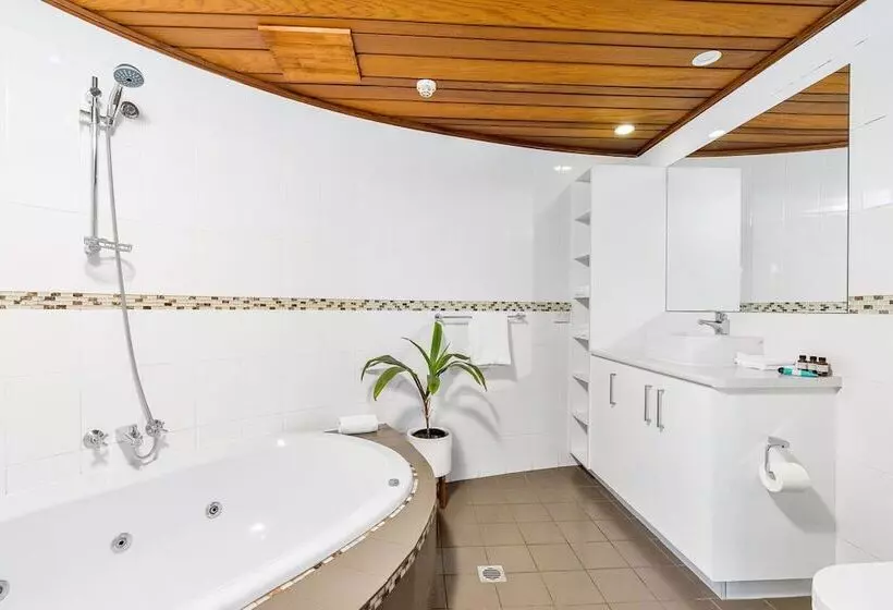 هتل Aquarius Backpackers Resort