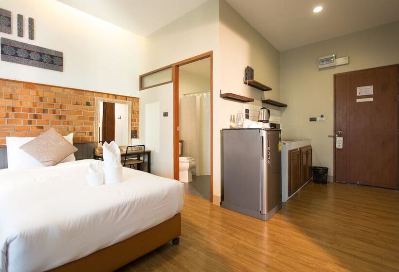 Отель The Old City Wall Inn