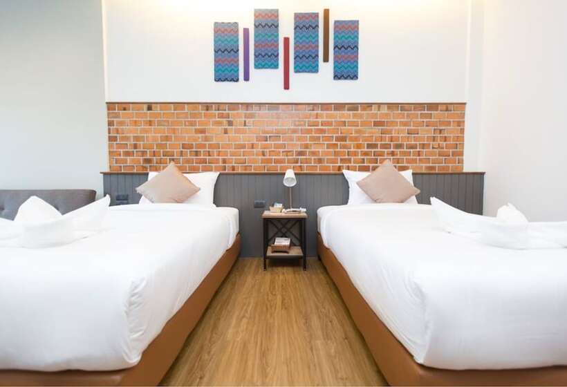 Отель The Old City Wall Inn