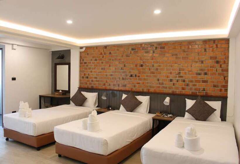 Отель The Old City Wall Inn