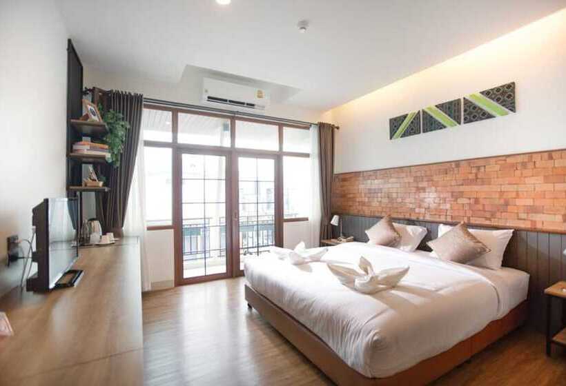 Отель The Old City Wall Inn