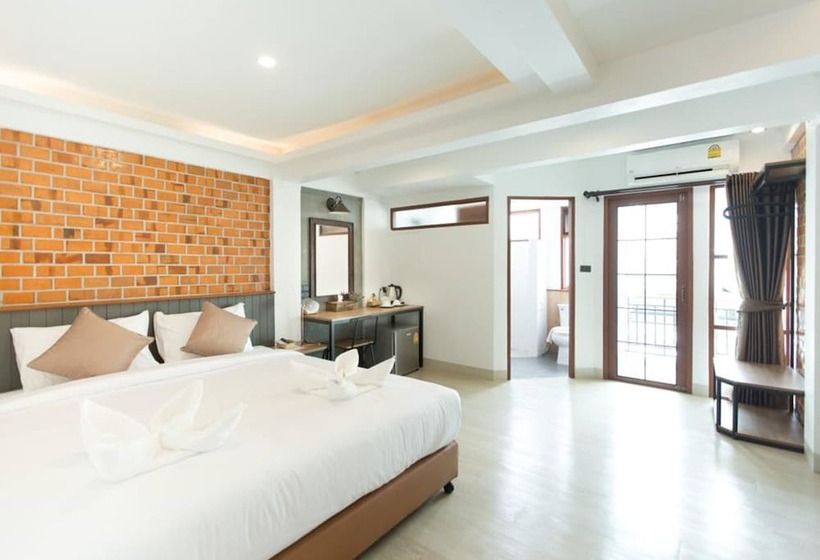 Отель The Old City Wall Inn