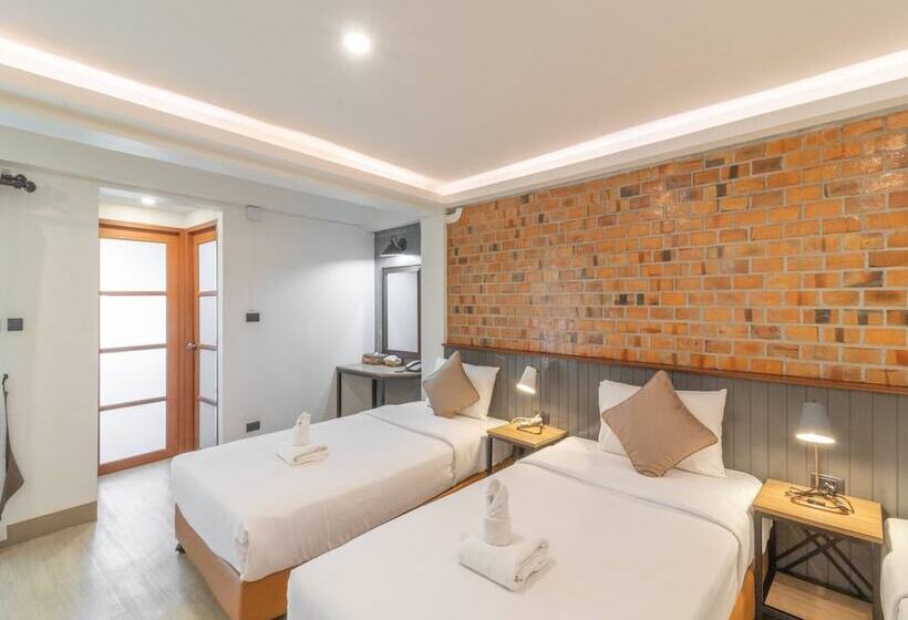 Отель The Old City Wall Inn