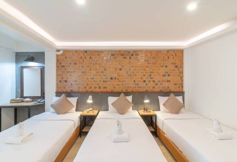 Отель The Old City Wall Inn