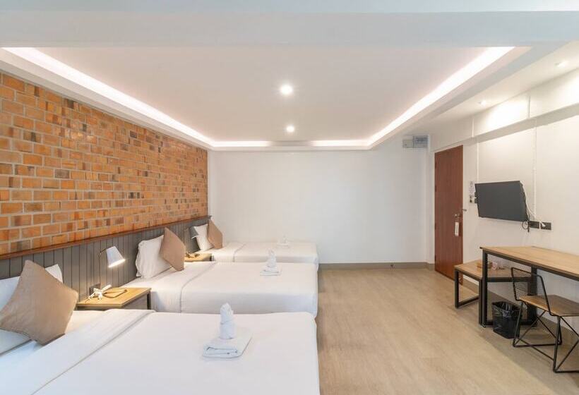 Отель The Old City Wall Inn