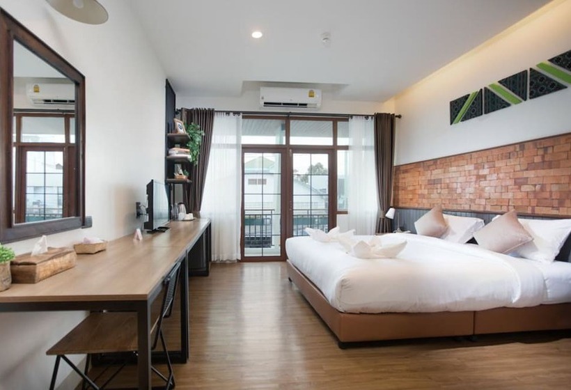 Отель The Old City Wall Inn