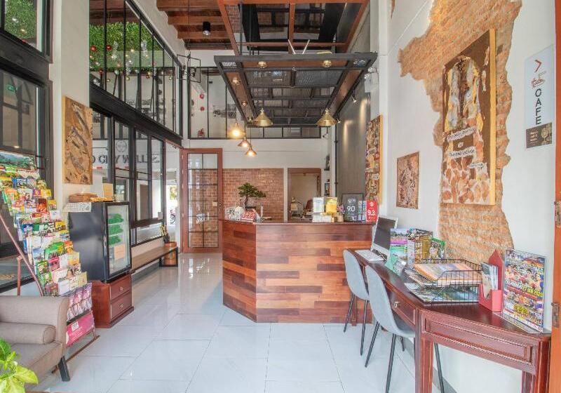 Отель The Old City Wall Inn