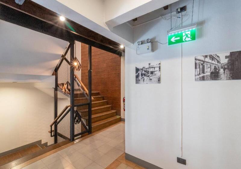 Отель The Old City Wall Inn