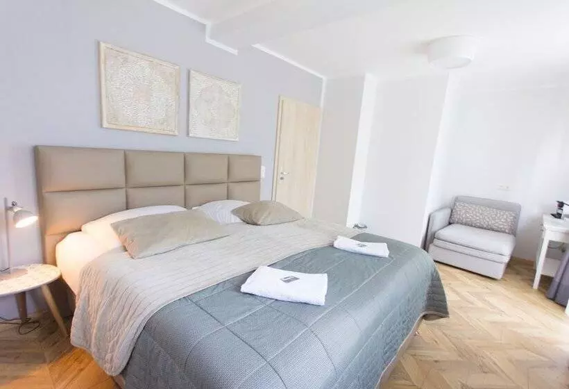 Hotelli Tm Suites