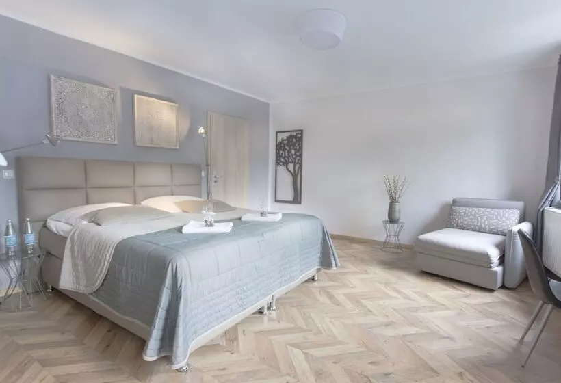 Hotelli Tm Suites