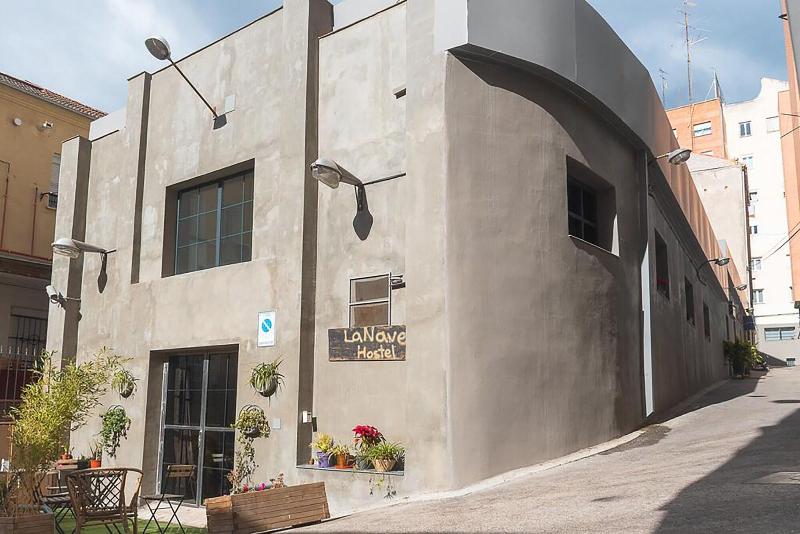 مسافرخانه Lanave