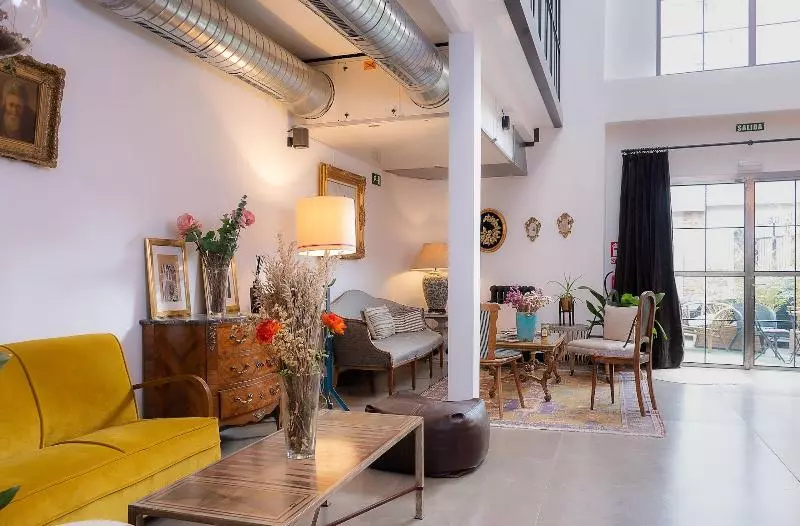 مسافرخانه Lanave