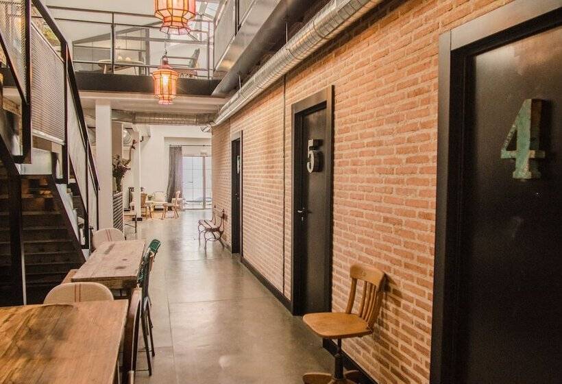 مسافرخانه Lanave