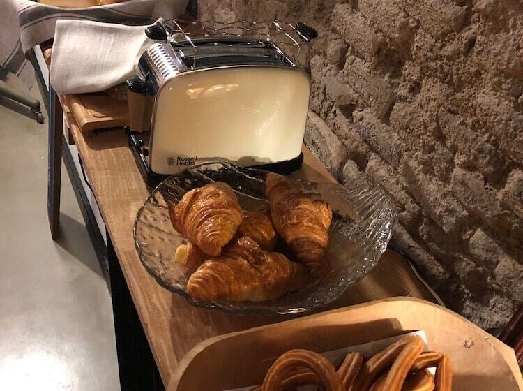 مسافرخانه Lanave