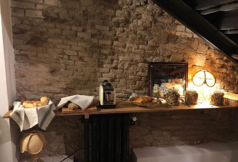 مسافرخانه Lanave