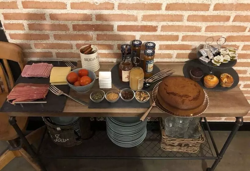 مسافرخانه Lanave