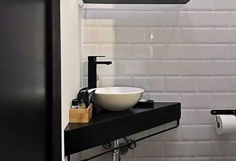 مسافرخانه Lanave