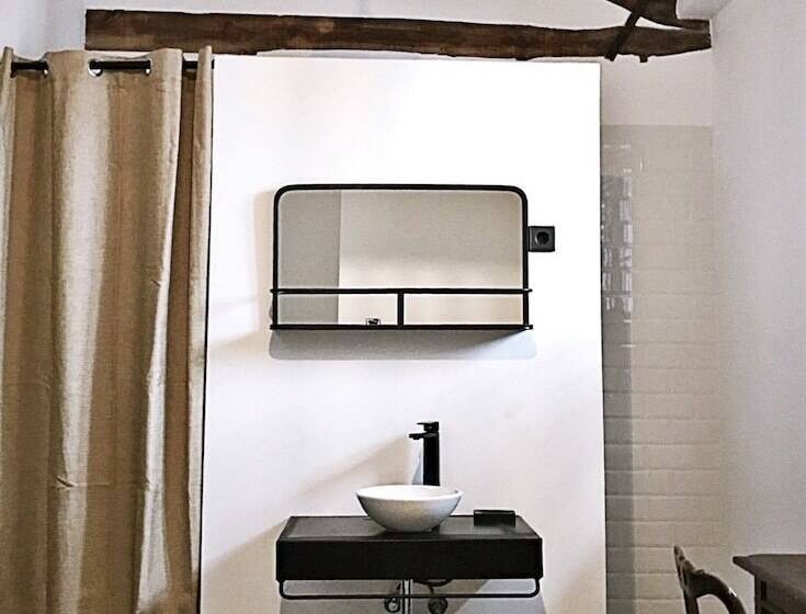 مسافرخانه Lanave