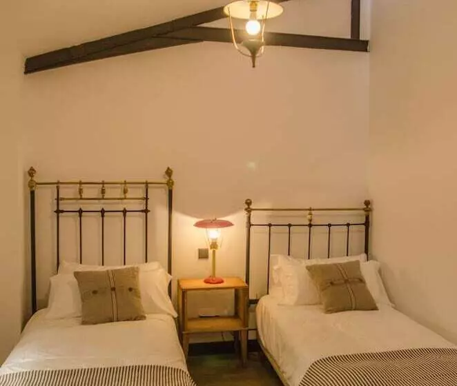 مسافرخانه Lanave