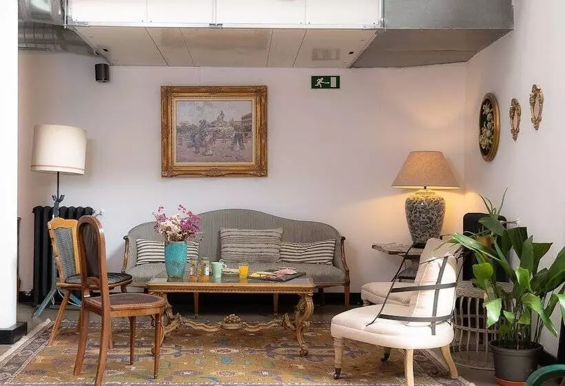 مسافرخانه Lanave