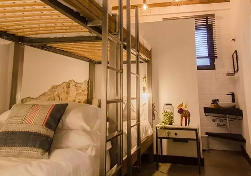 مسافرخانه Lanave