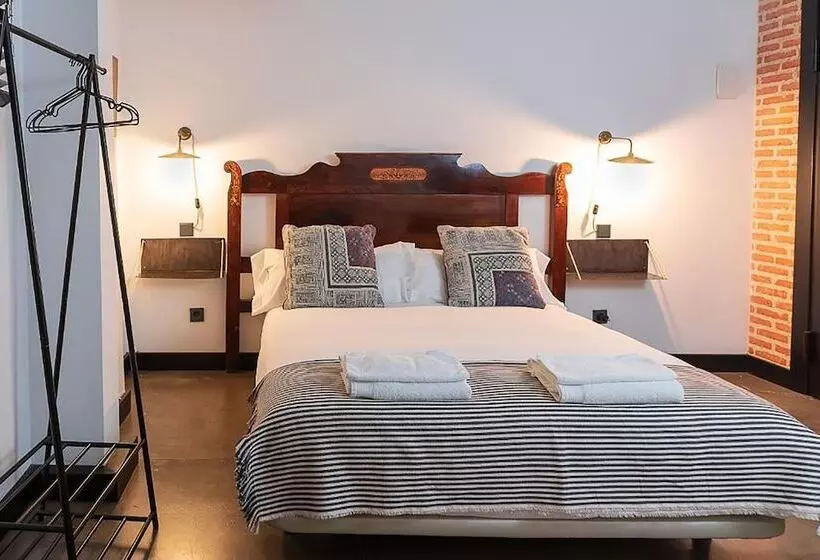 مسافرخانه Lanave