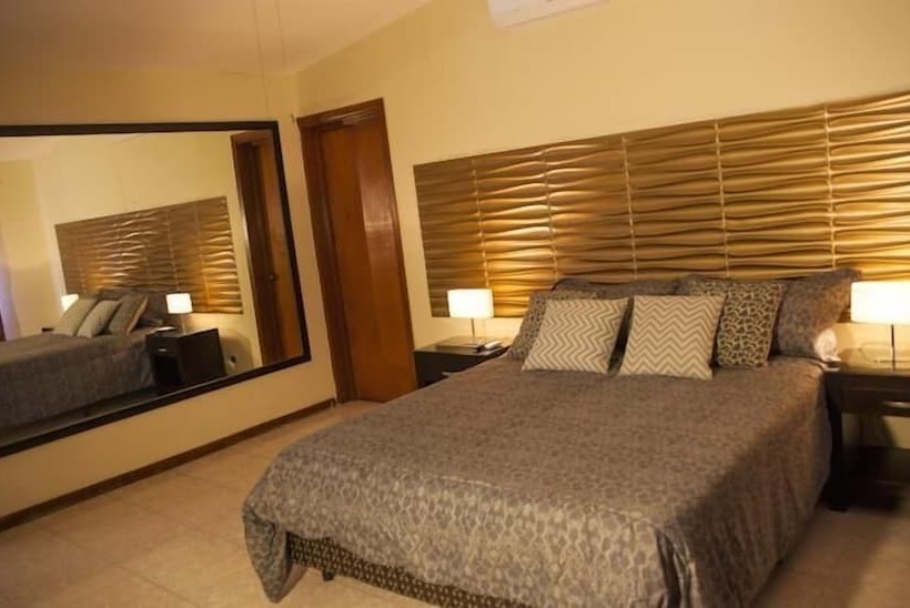 فندق Boutique Valverde Cumbres De La Escalon