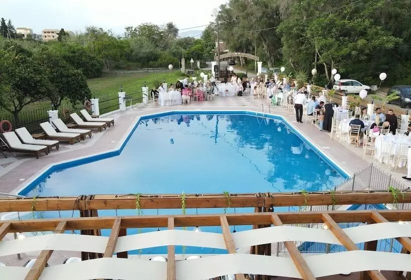 ホテル Oula Maisonettes