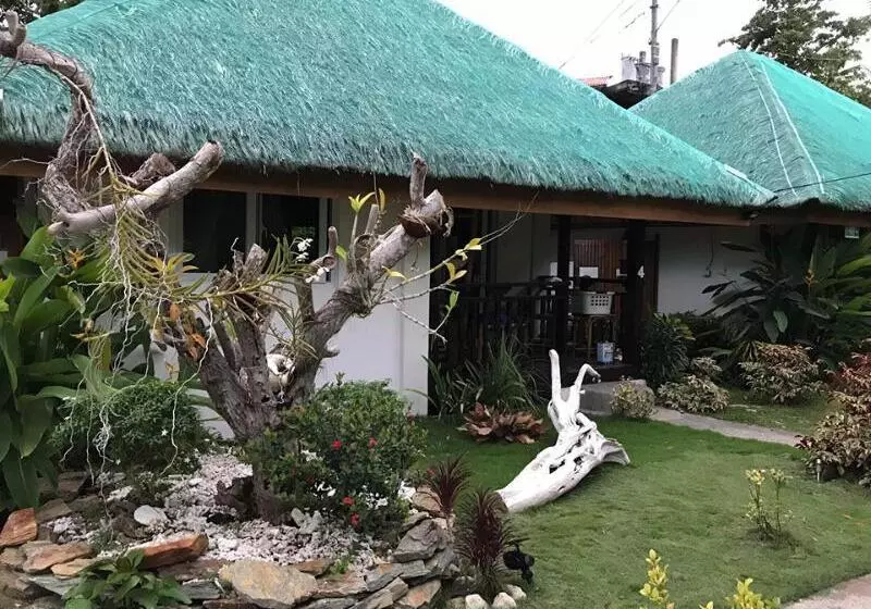 هتل Out Of The Blue Resort