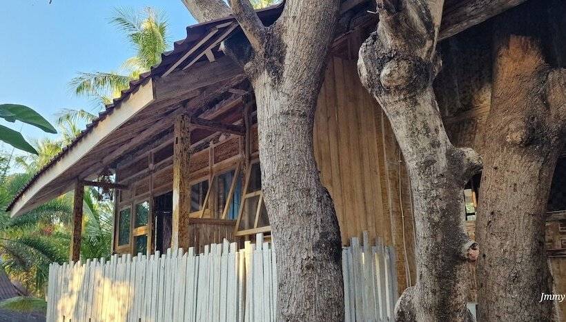 בית מלון כפרי Villas Light House   Eco Traditional Joglo