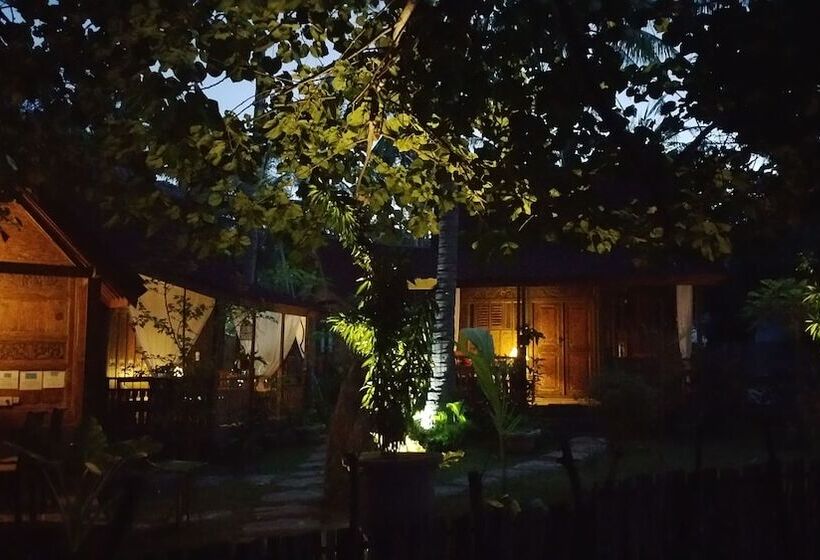 בית מלון כפרי Villas Light House   Eco Traditional Joglo